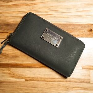 Michael Kors Women’s Jet Set Wallet/Wristlet